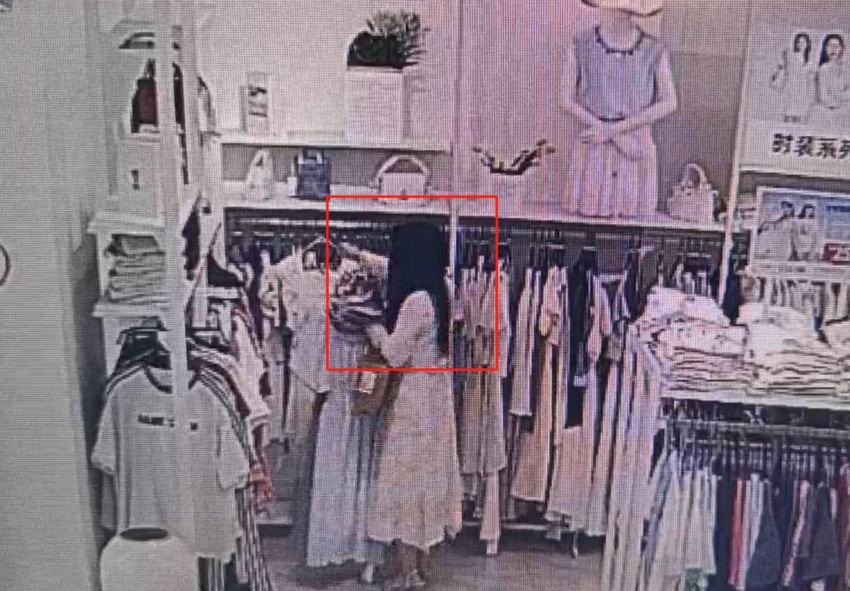 “男扮女装”进店盗窃 男子精心伪装难逃法网 “男扮女装”进店盗窃 男子精心伪装难逃法网