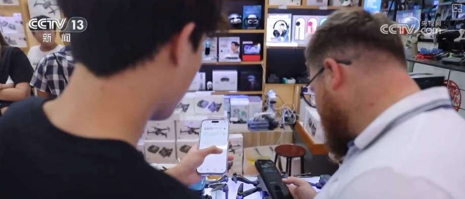 “设备+软件+内容”解锁新“视”界 中国智造脱颖而出“圈粉”海外消费者 “设备+软件+内容”解锁新“视”界 中国智造脱颖而出“圈粉”海外消费者