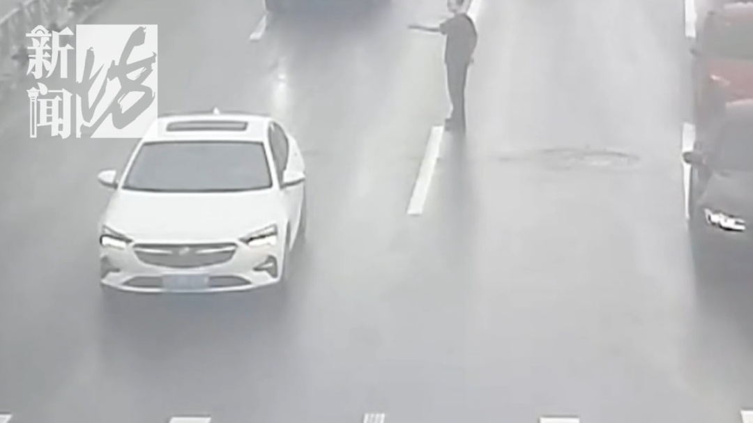 事发上海街头!母亲紧急抱出孩子!近期特别注意 事发上海街头!母亲紧急抱出孩子!近期特别注意