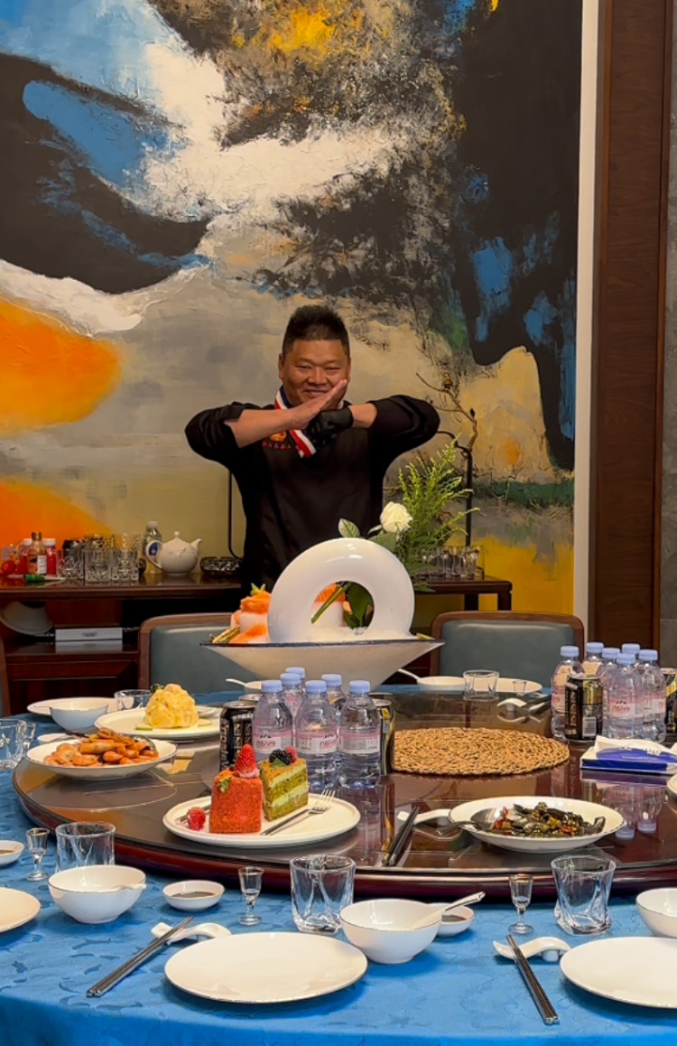 从摆地摊到月营业额八十万,山东小伙成为江浙沪私厨“黑马” 从摆地摊到月营业额八十万,山东小伙成为江浙沪私厨“黑马”