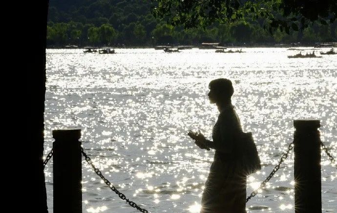 杭州连发三天橙色预警!10点到16点少出门! 杭州连发三天橙色预警!10点到16点少出门!