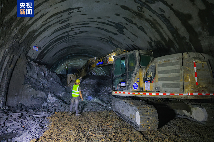 进度条刷新 柳梧铁路全线最长隧道顺利贯通 进度条刷新 柳梧铁路全线最长隧道顺利贯通