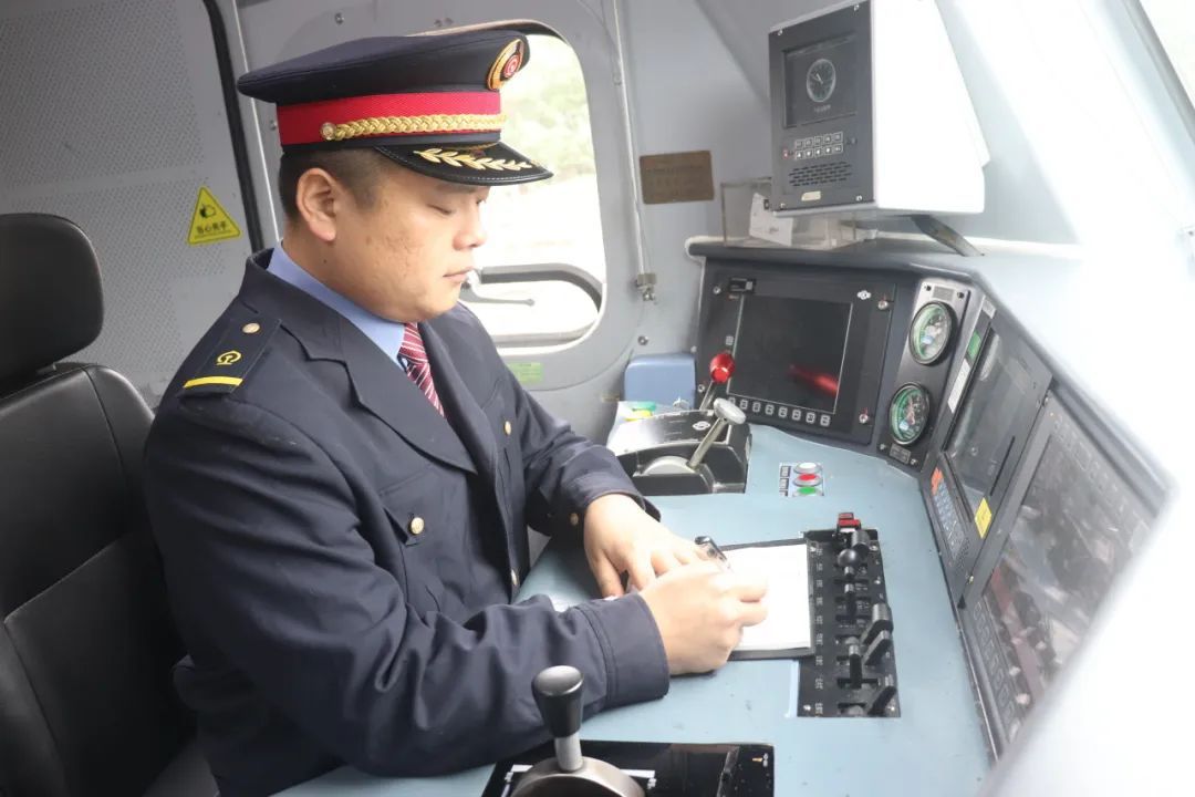 想开火车,该学哪个专业? 想开火车,该学哪个专业?