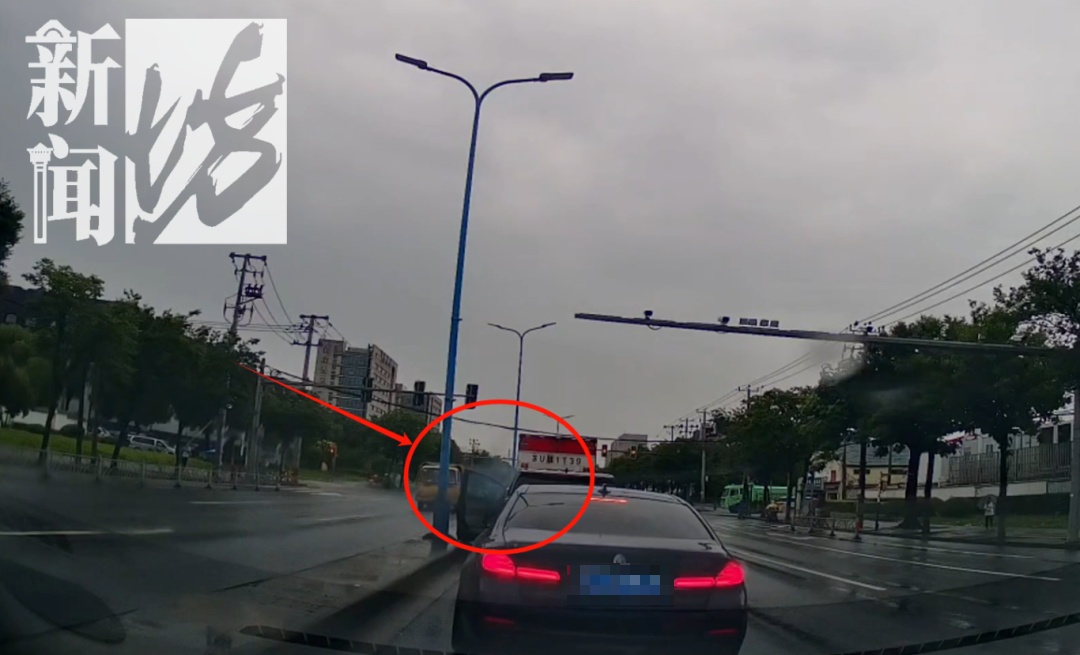 事发上海街头!母亲紧急抱出孩子!近期特别注意 事发上海街头!母亲紧急抱出孩子!近期特别注意