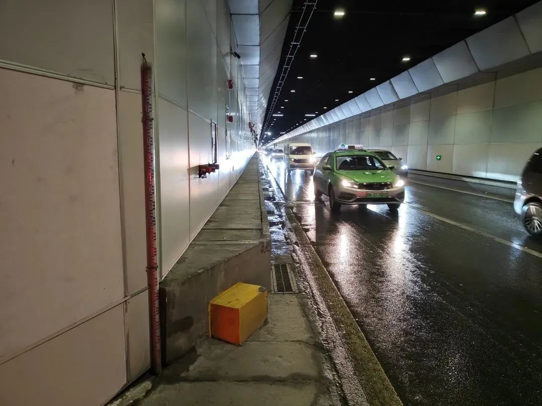 成都解除暴雨黄色预警!城区7个积水隧道全部抢通,受影响路段全面恢复通行 成都解除暴雨黄色预警!城区7个积水隧道全部抢通,受影响路段全面恢复通行