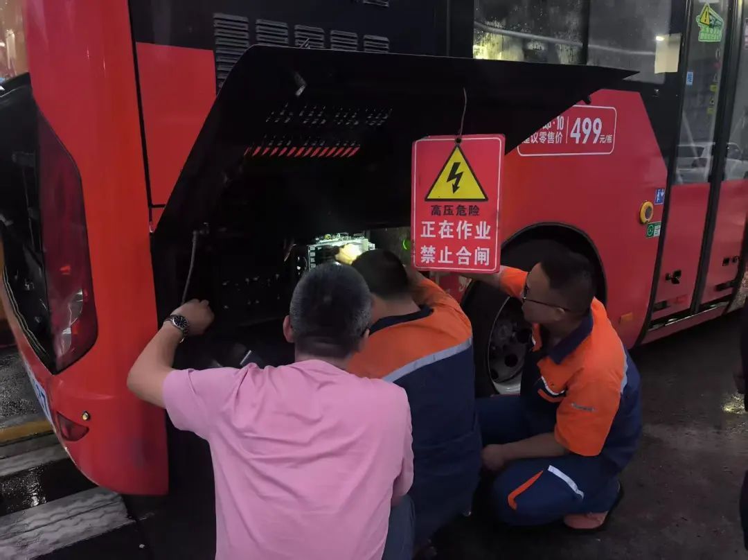 大雨过后,成都公交全部恢复正常运营! 大雨过后,成都公交全部恢复正常运营!