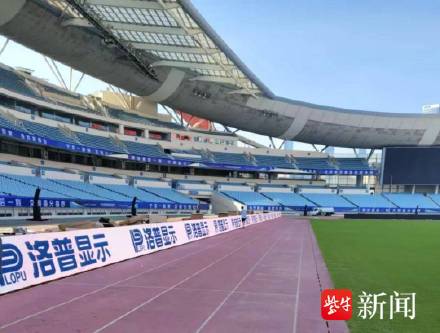 苏超南京新主场大屏都是南京造