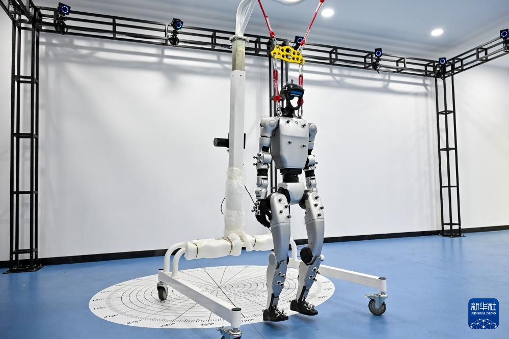 活力中国调研行丨安徽芜湖:在机器人生产企业埃夫特看“中国智造” 活力中国调研行丨安徽芜湖:在机器人生产企业埃夫特看“中国智造”