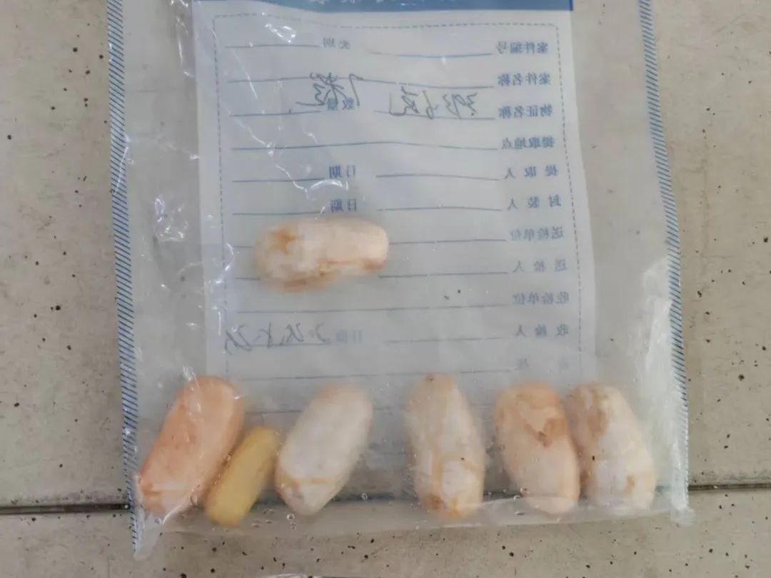 广州海关查获一男子人体藏毒,送检后排出7颗毒丸,确认为337.88克可卡因 广州海关查获一男子人体藏毒,送检后排出7颗毒丸,确认为337.88克可卡因