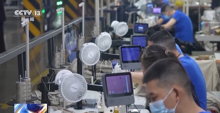 “青铜芙蓉”穿上身 被这波时尚消费新品种草了