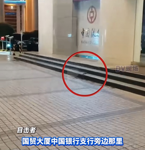 广州天河CBD有蛇出没,繁华闹市都有蛇?回应来了 广州天河CBD有蛇出没,繁华闹市都有蛇?回应来了