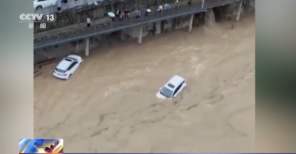 甘肃陇南强降雨致部分地区道路阻断 群众紧急转移 甘肃陇南强降雨致部分地区道路阻断 群众紧急转移