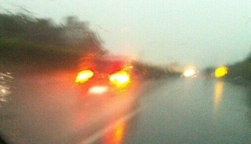 北京午后有雷雨，夜间起降雨明显！潮湿天气开车这件事须注意——