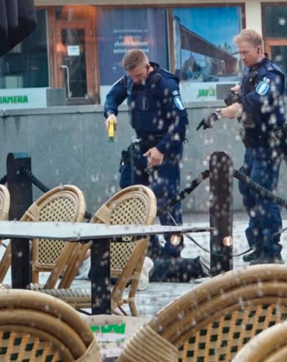 芬兰发生持刀伤人事件,凶手为20多岁男子,目击者称现场好多血 芬兰发生持刀伤人事件,凶手为20多岁男子,目击者称现场好多血