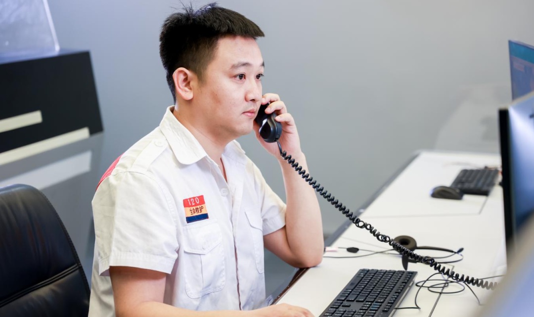 情况危急!厦门一男子打球时突然倒地,呼吸心跳骤停…… 情况危急!厦门一男子打球时突然倒地,呼吸心跳骤停……