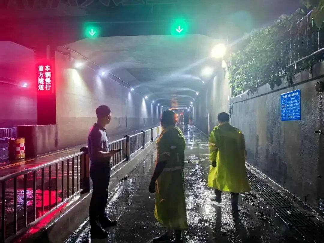 成都解除暴雨黄色预警!城区7个积水隧道全部抢通,受影响路段全面恢复通行 成都解除暴雨黄色预警!城区7个积水隧道全部抢通,受影响路段全面恢复通行