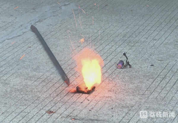 挑选充电宝时要“执着于”3C标志 这个实验告诉你为什么 挑选充电宝时要“执着于”3C标志 这个实验告诉你为什么