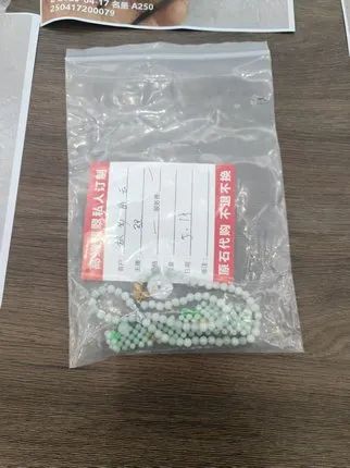 直播间竞拍翡翠原石,“境外执法人员”突然到访抓走主播? 直播间竞拍翡翠原石,“境外执法人员”突然到访抓走主播?