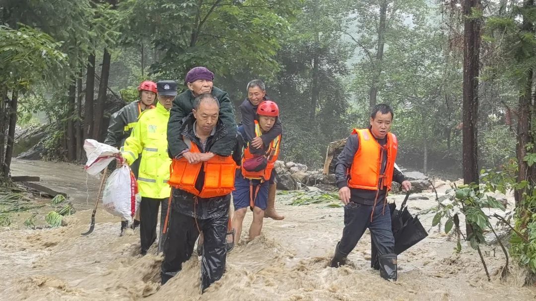 四川局地今天仍有大暴雨,涉及这几地→ 四川局地今天仍有大暴雨,涉及这几地→