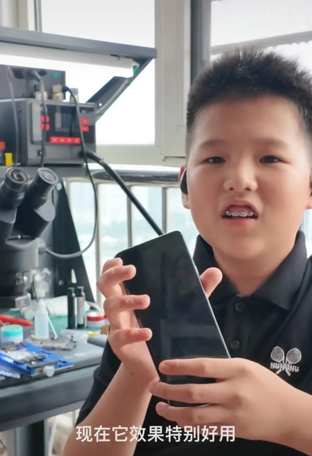 12岁小孩哥“沉迷”维修!母亲:研究火箭燃料时曾爆燃,现在邻居有活就找他 12岁小孩哥“沉迷”维修!母亲:研究火箭燃料时曾爆燃,现在邻居有活就找他