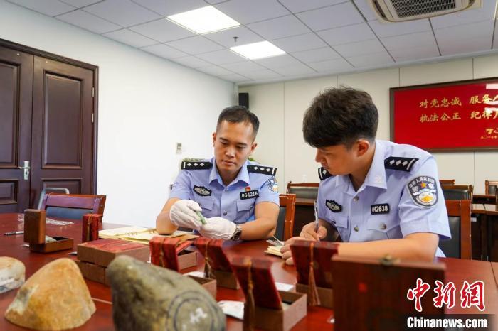 上海闵行警方破获一起网络直播玉石诈骗案