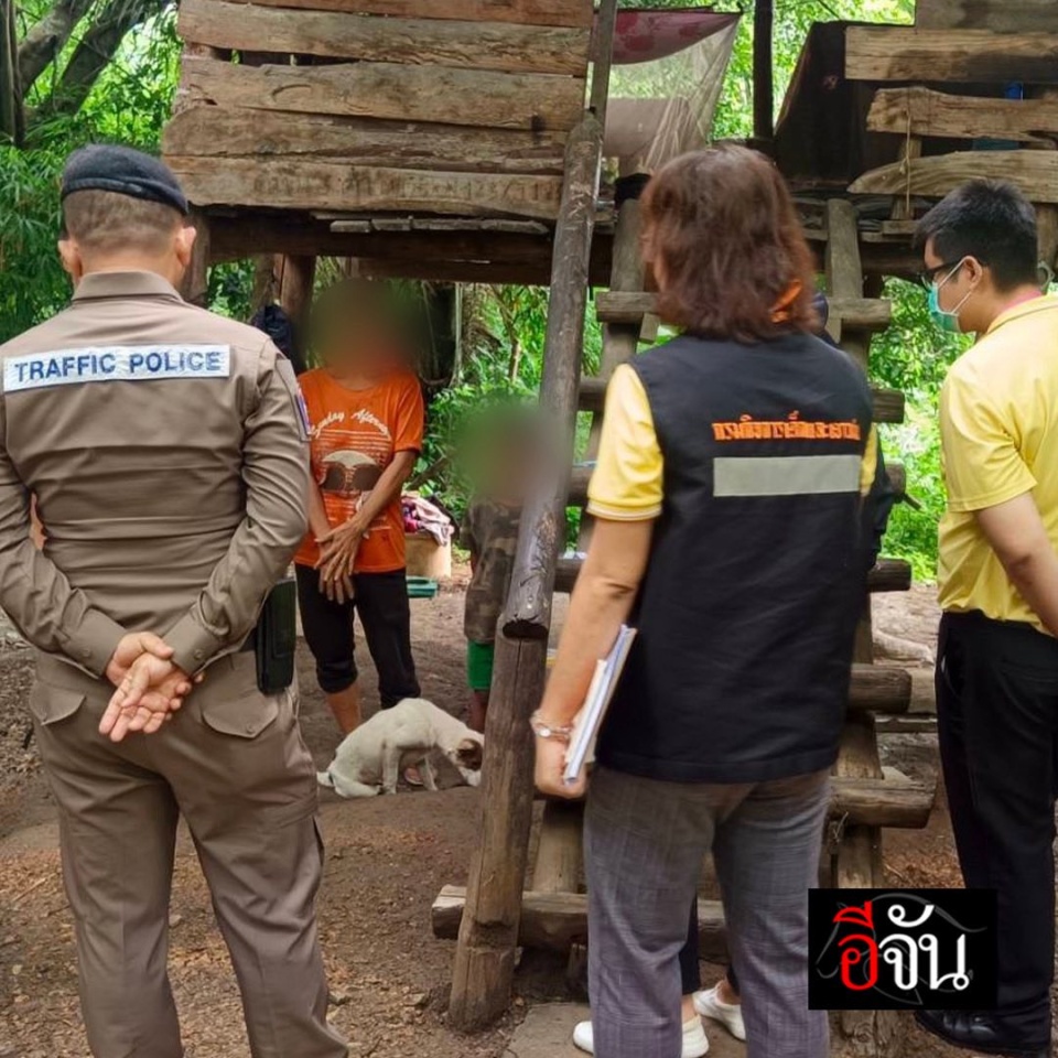 泰国8岁男孩长期与狗为伴,不会说话只会犬吠,妈妈和哥哥吸毒 泰国8岁男孩长期与狗为伴,不会说话只会犬吠,妈妈和哥哥吸毒