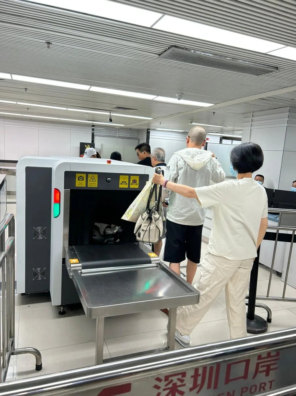 深港口岸新增过关便捷服务，香港旅客纷纷点赞