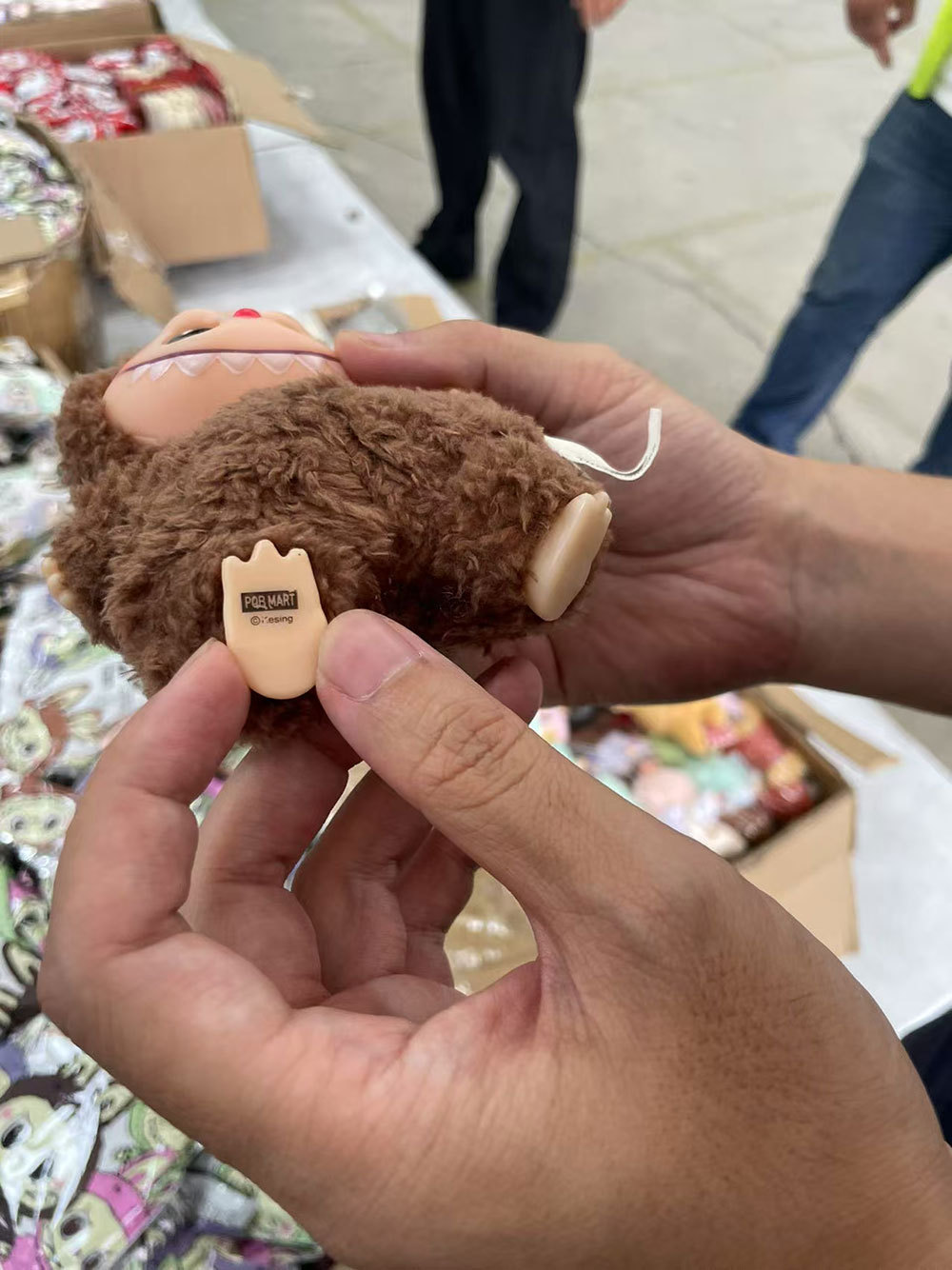 实探“海关大战Lafufu”第一线：如何揪出假冒伪劣？