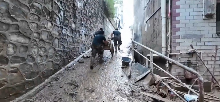 巷道里的 “中国脊梁” 火了！这个小伙找到了→