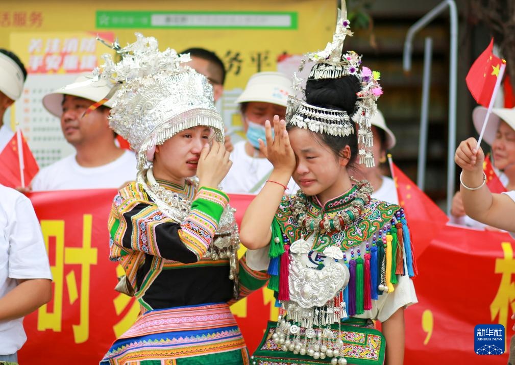 贵州榕江:送别抗洪抢险救援队伍 贵州榕江:送别抗洪抢险救援队伍
