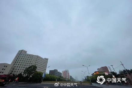 北京雷阵雨频扰今夜至明天降雨明显 最高气温34℃体感闷热 北京雷阵雨频扰今夜至明天降雨明显 最高气温34℃体感闷热