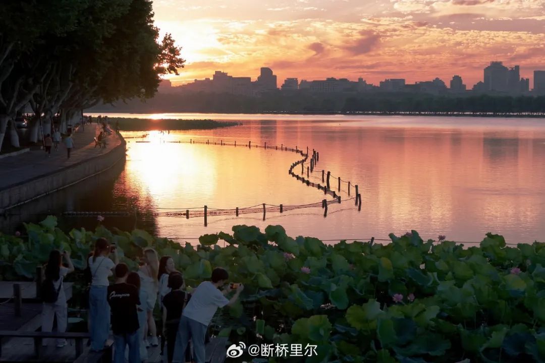 这波太猛!杭州人注意:最近可以多穿红色衣服 这波太猛!杭州人注意:最近可以多穿红色衣服