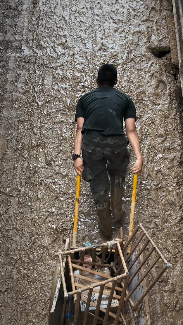 巷道里的 “中国脊梁” ,找到了! 巷道里的 “中国脊梁” ,找到了!