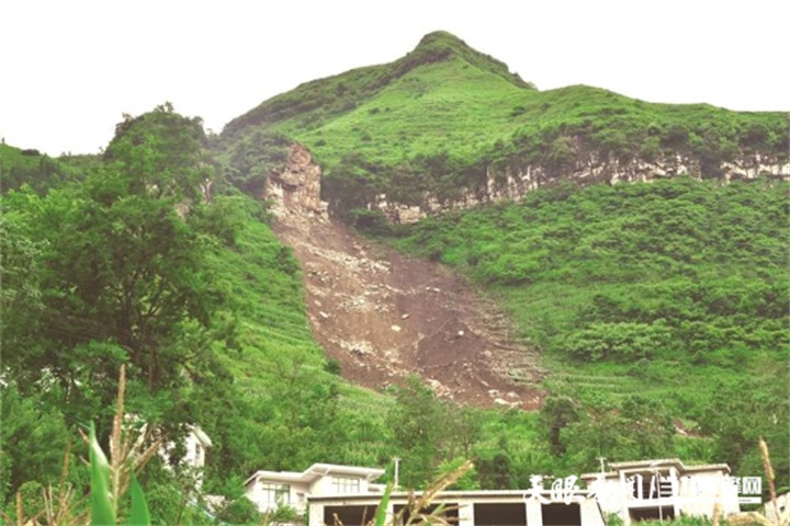 72人,15分钟,在山崩之前安全撤离 72人,15分钟,在山崩之前安全撤离