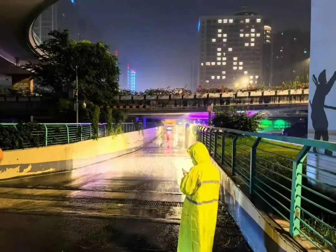 成都解除暴雨黄色预警!城区7个积水隧道全部抢通,受影响路段全面恢复通行 成都解除暴雨黄色预警!城区7个积水隧道全部抢通,受影响路段全面恢复通行