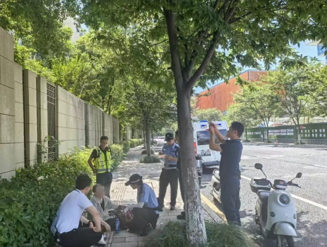 东北大妈刚到杭州就热晕:我想回齐齐哈尔!已坐火车回家 东北大妈刚到杭州就热晕:我想回齐齐哈尔!已坐火车回家