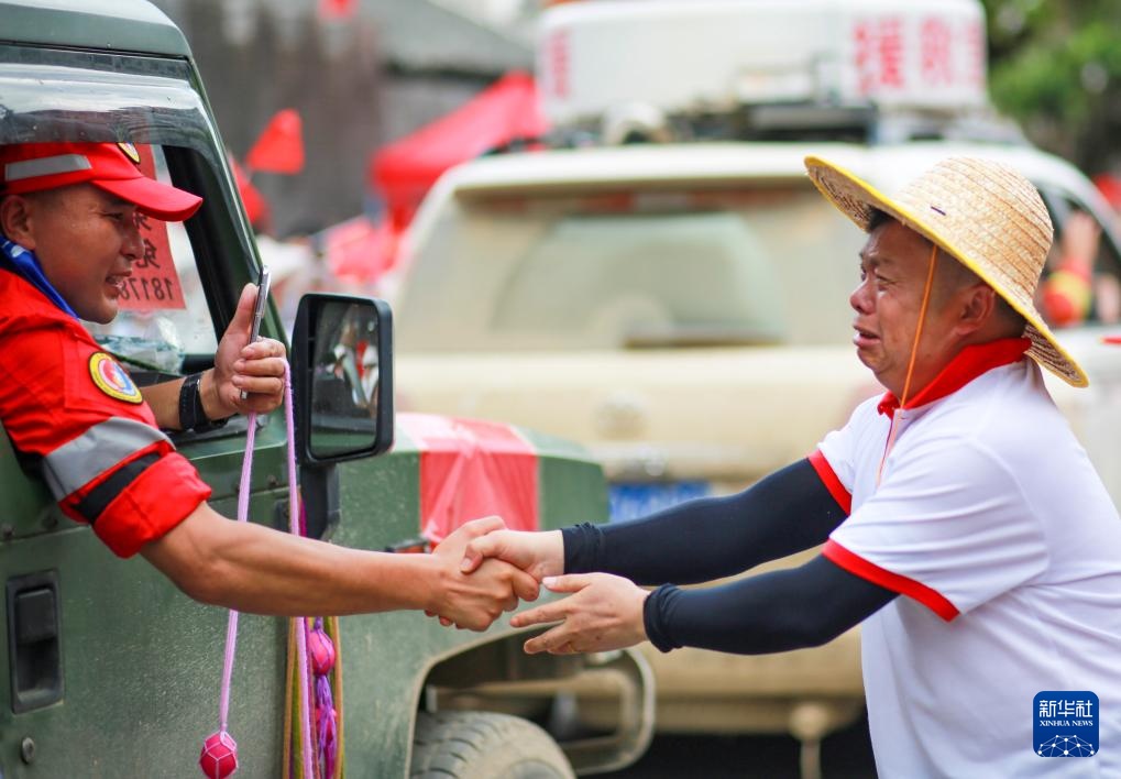 贵州榕江:送别抗洪抢险救援队伍 贵州榕江:送别抗洪抢险救援队伍
