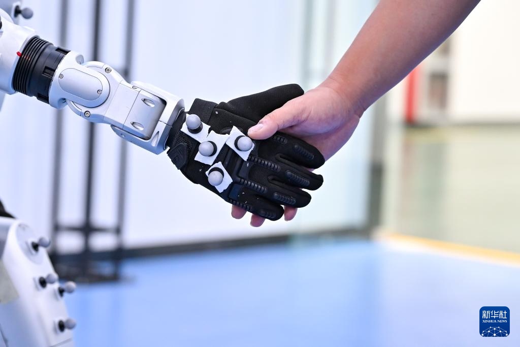 活力中国调研行丨安徽芜湖:在机器人生产企业埃夫特看“中国智造” 活力中国调研行丨安徽芜湖:在机器人生产企业埃夫特看“中国智造”