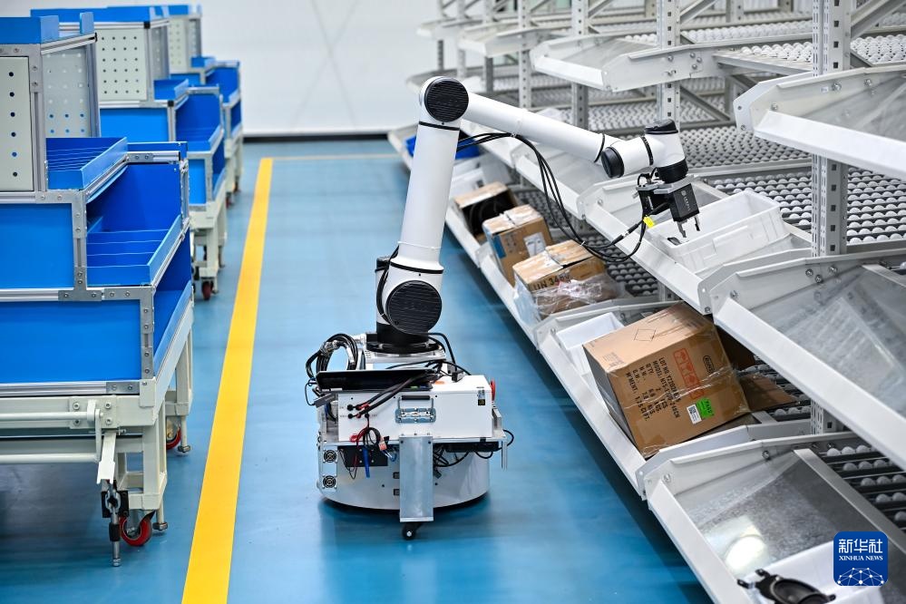 活力中国调研行丨安徽芜湖:在机器人生产企业埃夫特看“中国智造” 活力中国调研行丨安徽芜湖:在机器人生产企业埃夫特看“中国智造”