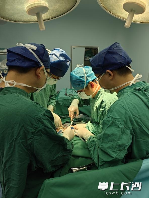 吃杨梅不吐杨梅核!湖南大叔进了医院,医生:杨梅好吃,但要注意...... 吃杨梅不吐杨梅核!湖南大叔进了医院,医生:杨梅好吃,但要注意......