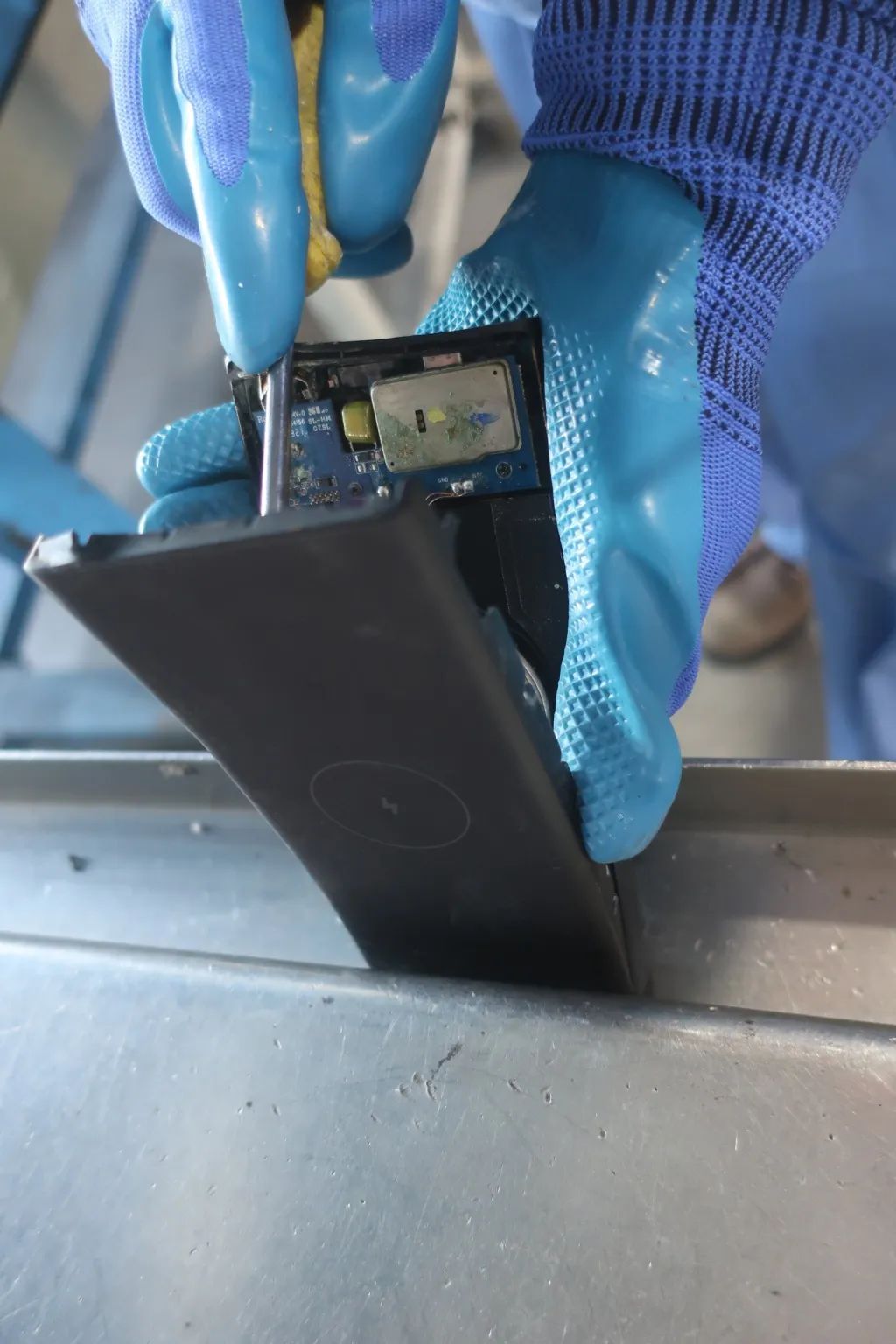 滞留机场的充电宝,将如何销毁? 滞留机场的充电宝,将如何销毁?