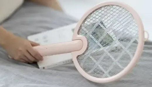 电蚊拍有几千伏，不小心碰到会触电吗？安全使用要点请牢记