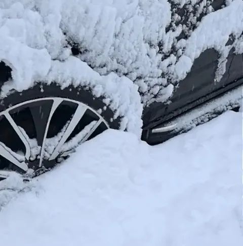 7月大雪纷飞!青海祁连大草原一夜之间白雪皑皑 7月大雪纷飞!青海祁连大草原一夜之间白雪皑皑