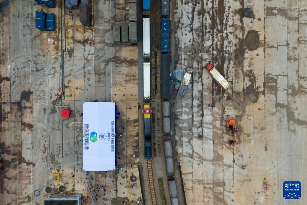 “郑和号”海公铁国际多式联运班列从昆明首发 “郑和号”海公铁国际多式联运班列从昆明首发