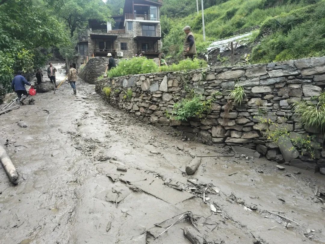无人伤亡!四川再现“教科书式避险” 无人伤亡!四川再现“教科书式避险”