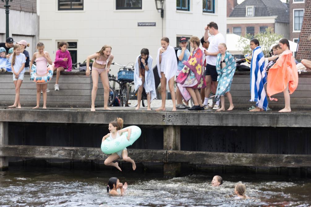 野火、中暑、供电故障……欧洲多国经受高温“烤”验 野火、中暑、供电故障……欧洲多国经受高温“烤”验