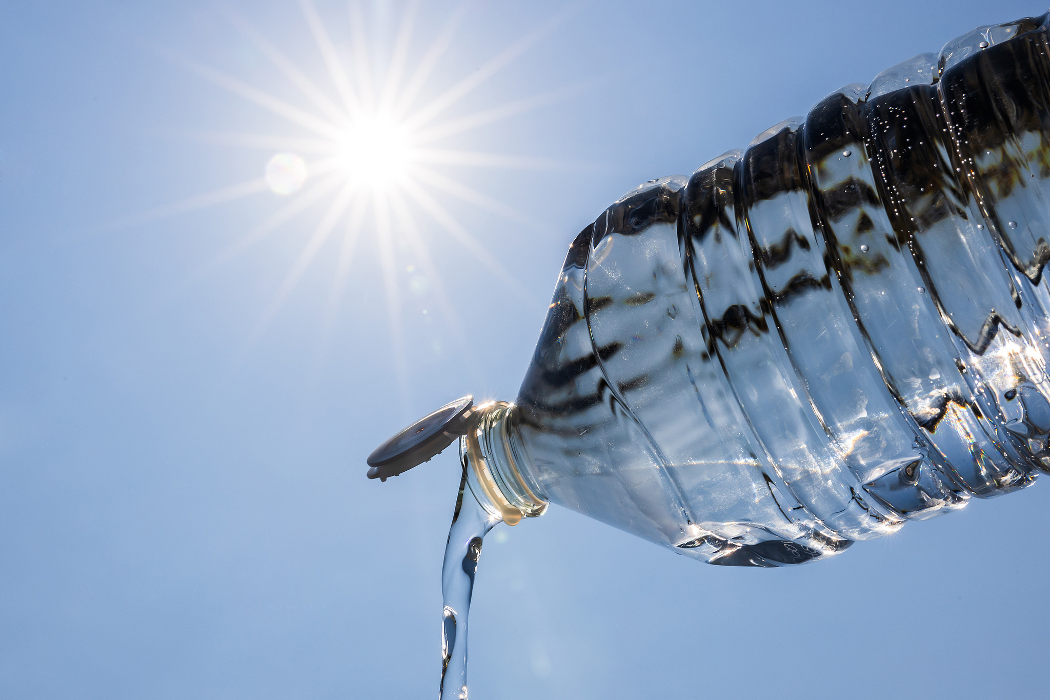 今年最强高温正大面积来袭 防中暑≠猛喝水！赶紧收藏→