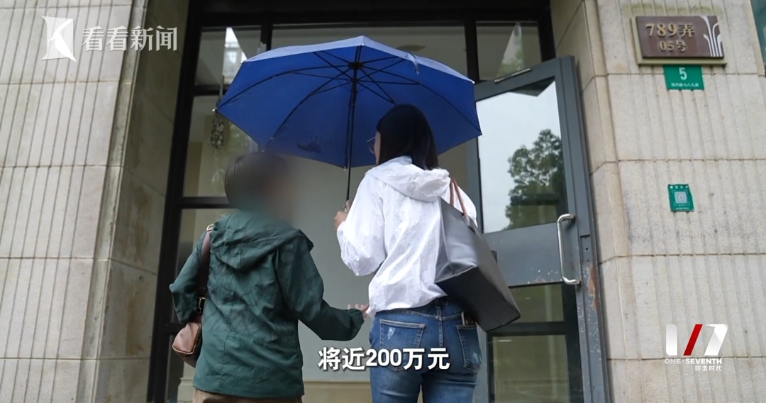 上海66岁阿姨在快递堆里爬行!花200万疯狂购物,还说有苦衷?邻居接连投诉! 上海66岁阿姨在快递堆里爬行!花200万疯狂购物,还说有苦衷?邻居接连投诉!