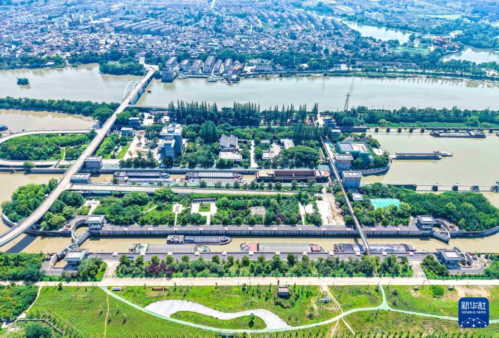 京杭大运河扬州段船闸2025年上半年通过量1.47亿吨 京杭大运河扬州段船闸2025年上半年通过量1.47亿吨