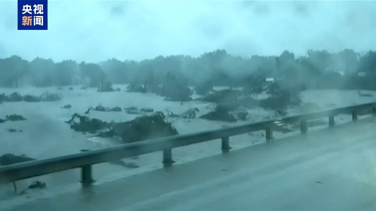 美国得州洪水已致多人死亡 仍有20多名女童下落不明